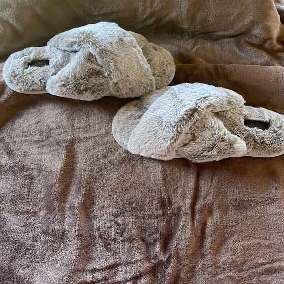 Rachel Ray Roy Cody Faux-Fur Crossband Slippers - Picture 5 of 5